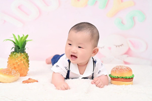 广州代怀试管生子四个月宝宝的体重